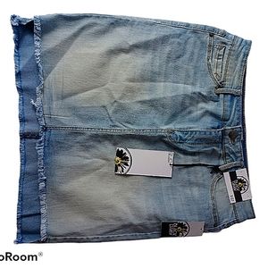 Black Daisy Juniors' Denim Cut-Off Skirt Size 5/27 Hi-Low Lennon Light Washed